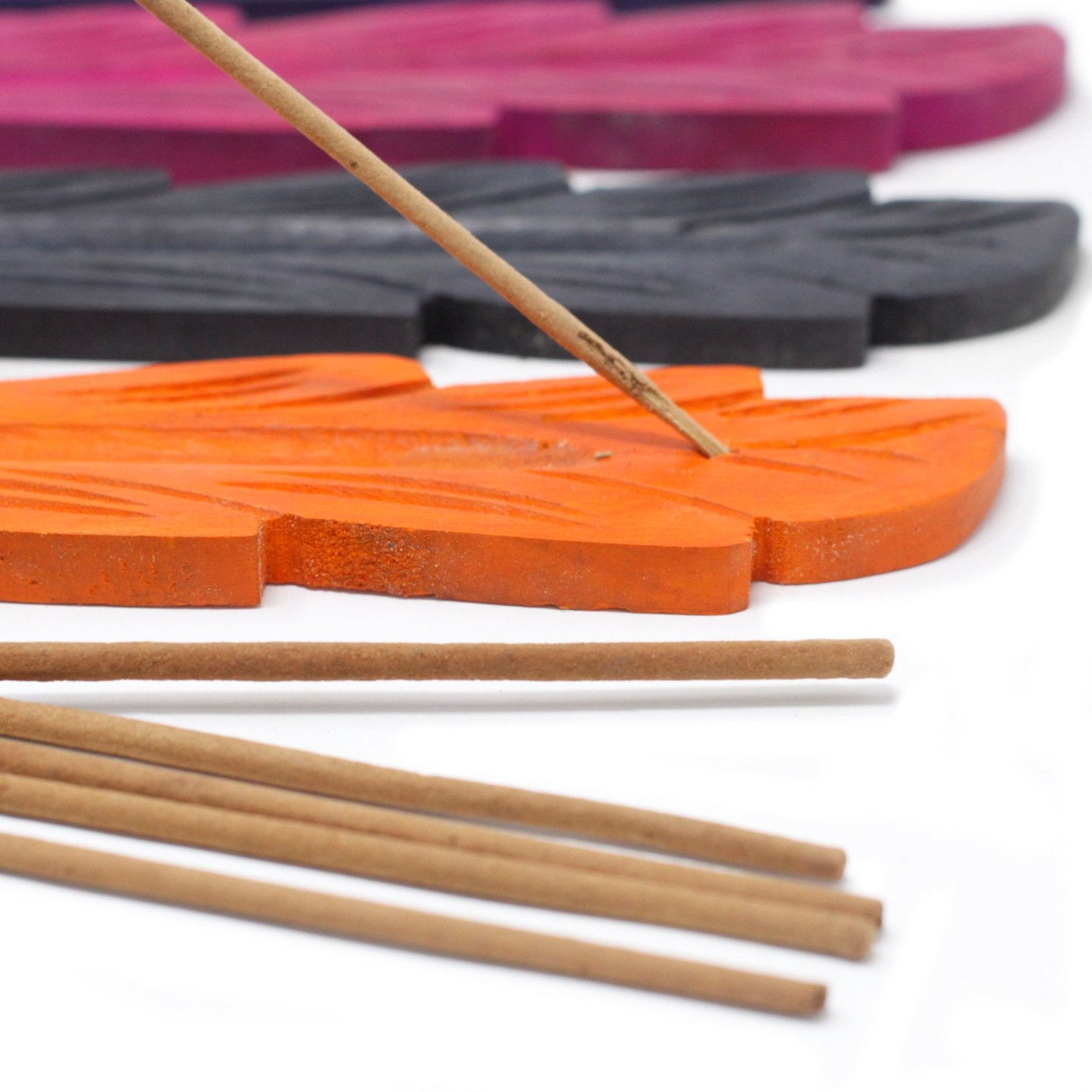 Assorted Coloured Ashcatcher 10" - Mango Wood - Leaf